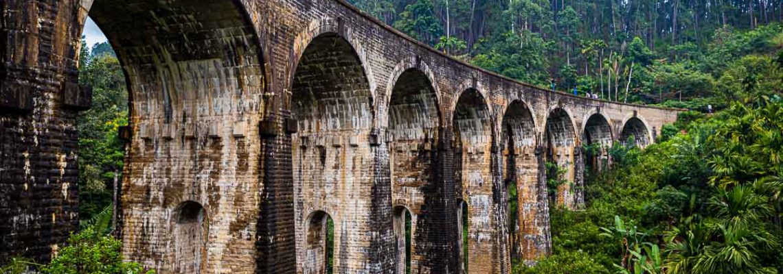 nine arch bridge railway viaduct ella sri lanka